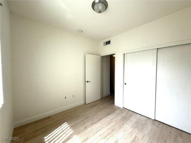 Building Photo - 50 Aura de Blanco St