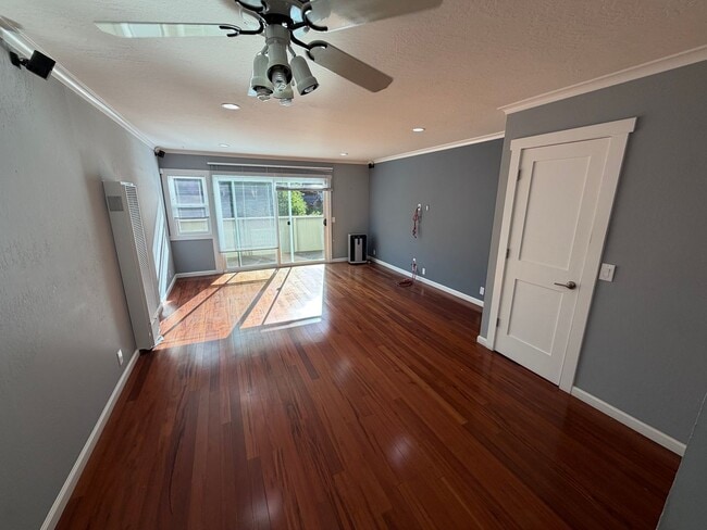 Building Photo - 2 Bed 1 Bath Condo W/ Garage In Orinda