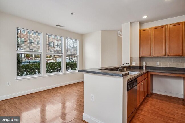 Building Photo - 12824 Clarksburg Square Rd