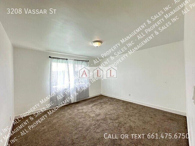 Building Photo - 3208 Vassar St