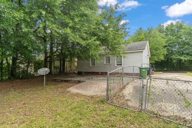 Building Photo - 1527 11th Ave
