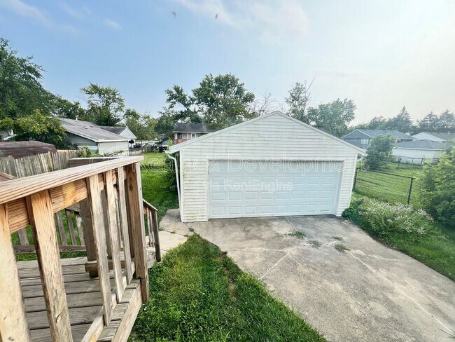 Building Photo - 206 E Center St