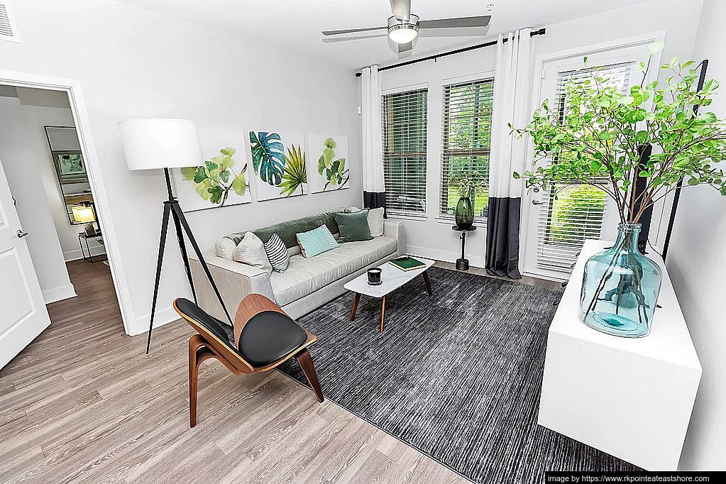 Building Photo - 2423 Areca Palm Dr