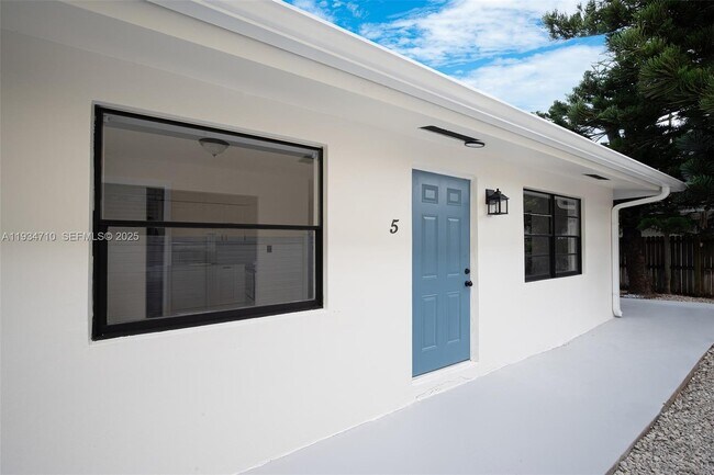 Building Photo - 1204 NE 17th Way