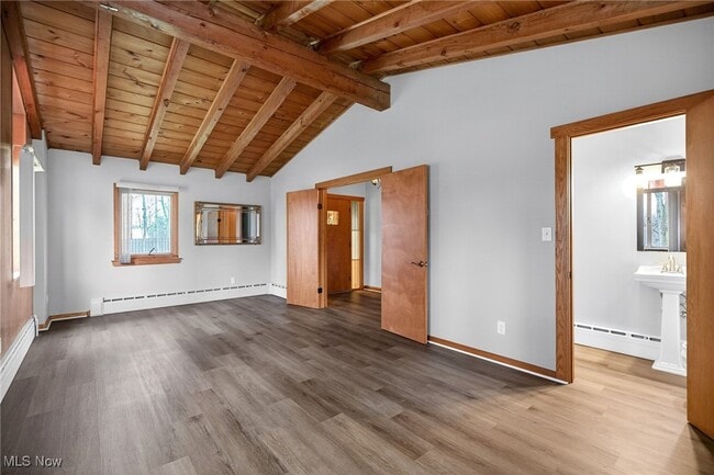 Building Photo - 3863 Wiltshire Rd