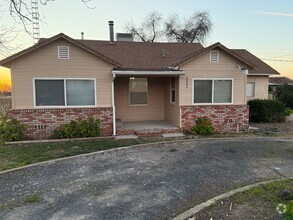 Building Photo - COUNTRY LIVING 3bd 1 Bath Home in Biggs