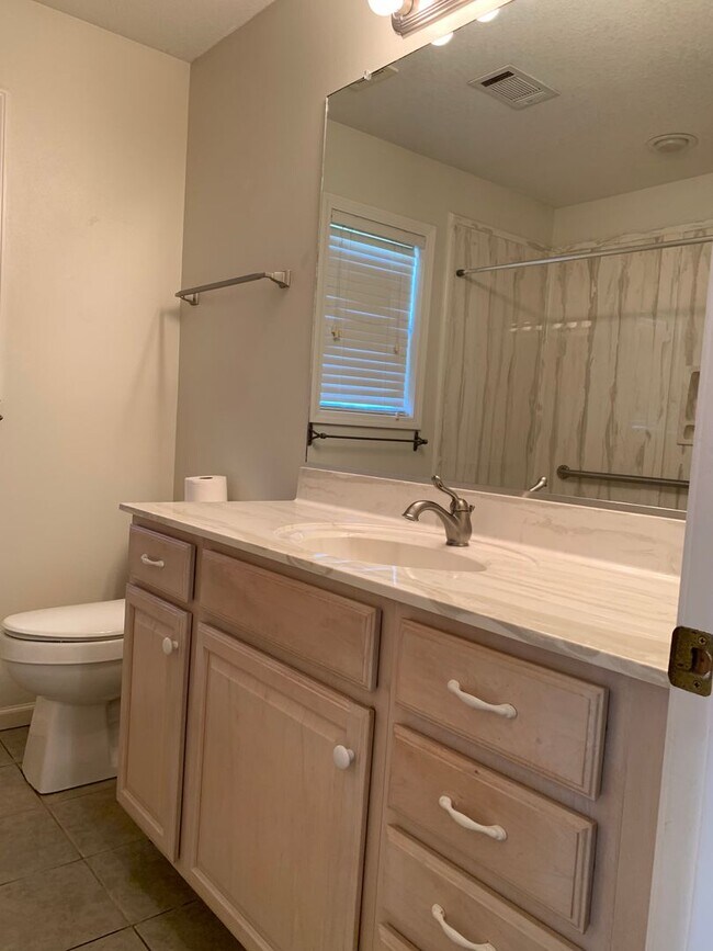 Building Photo - 3bed/2bath Home with Fenced Backyard in Valley View Schools!!!!!!