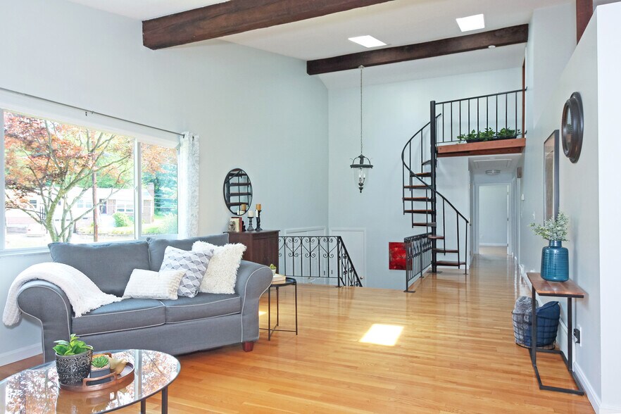 Building Photo - 88 Saint Mary St