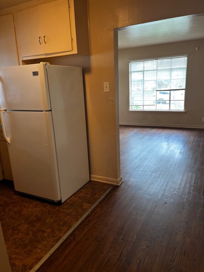 Building Photo - 1126 Bailey Ave