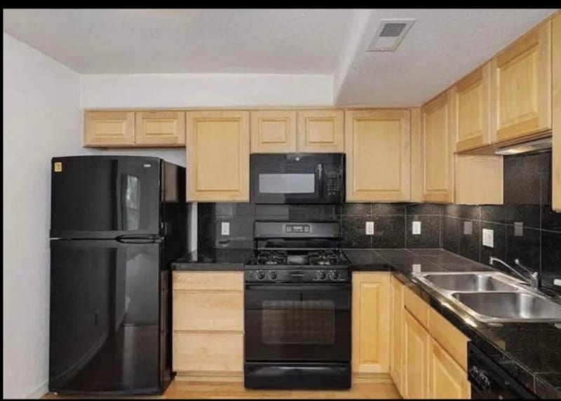 Building Photo - 1021 Blvd