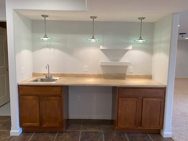 Basement Wet Bar - 2901 Red Oak Rd