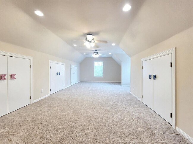 Building Photo - 10526 Grand Oak Cir