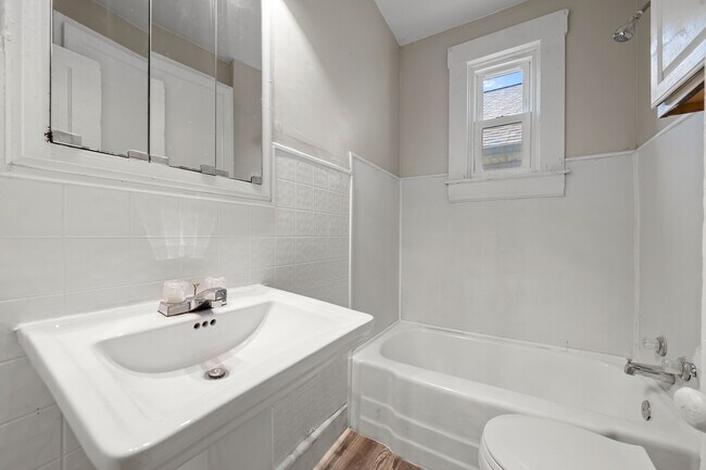 Building Photo - 652 N 29th St