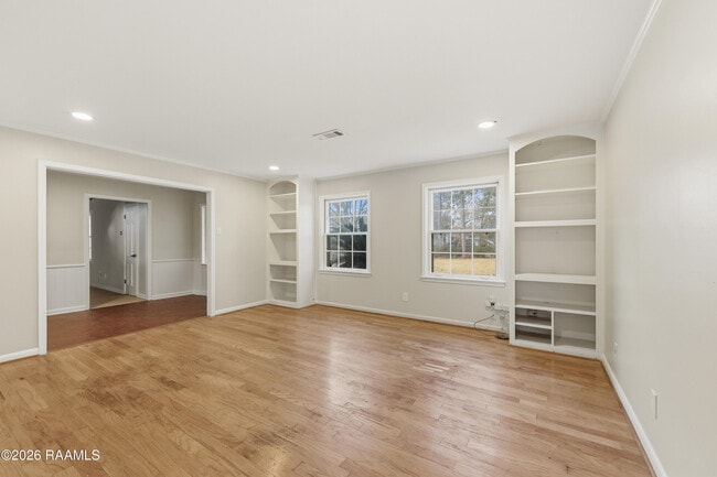 Building Photo - 1401 E Bayou Pkwy