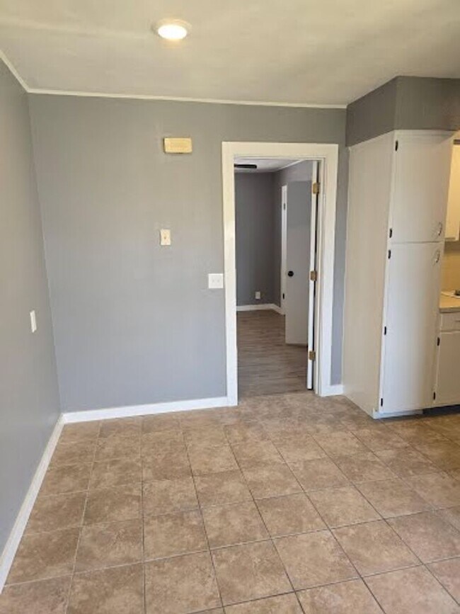 Building Photo - Newly Renovated 1 bed 1 bath