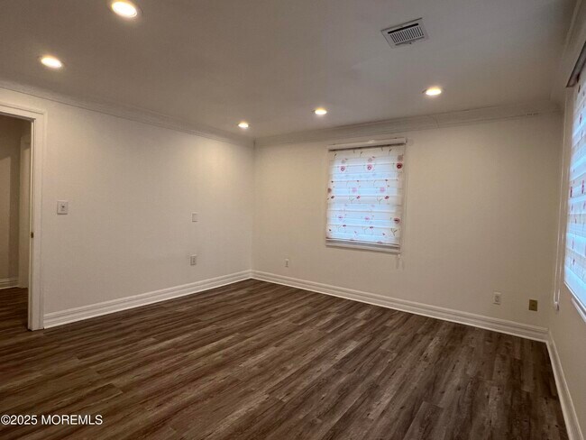 Building Photo - 699 Tennent Rd