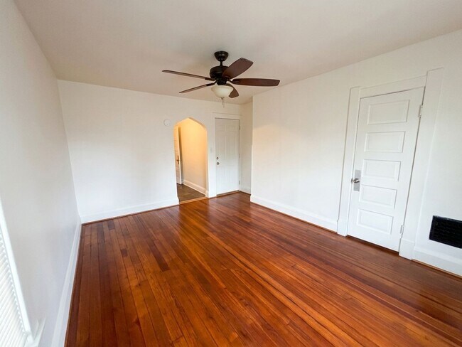 Building Photo - 3937 Lockwood Ave