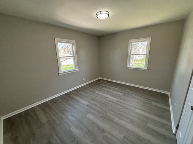 Building Photo - 4 Bedroom house in Gary!