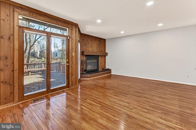 Building Photo - 4021 Lake Glen Rd