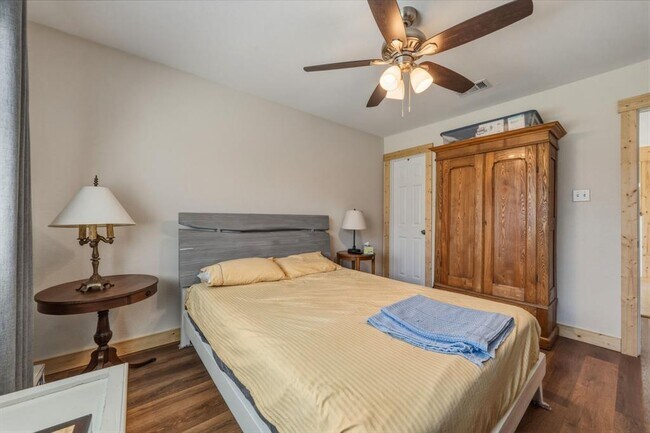 Building Photo - 513 Texas Ave