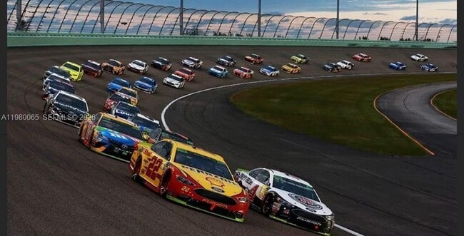 Building Photo - 302 NW 11th Ct