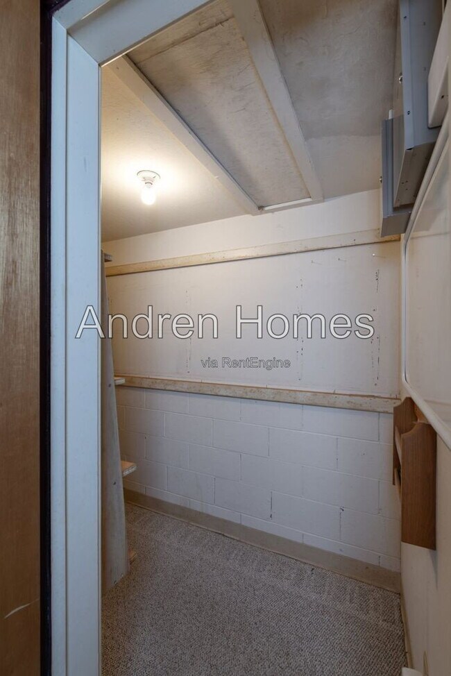 Building Photo - 22660 E Cliff Dr