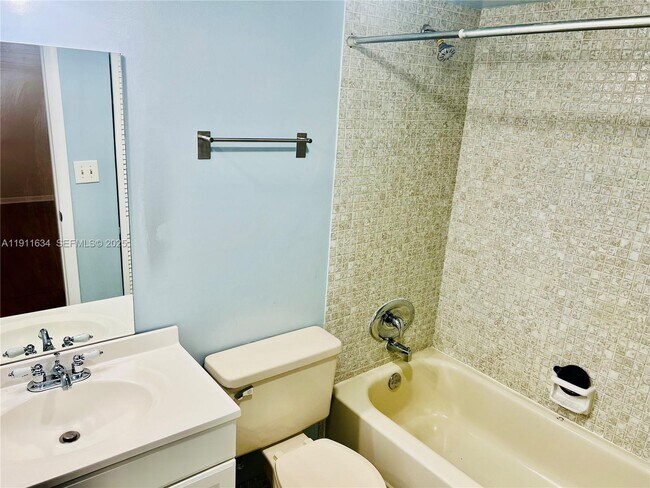 Building Photo - 1021 Mockingbird Ln