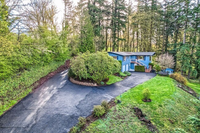 Building Photo - Single Family Home in West Linn with a Won...