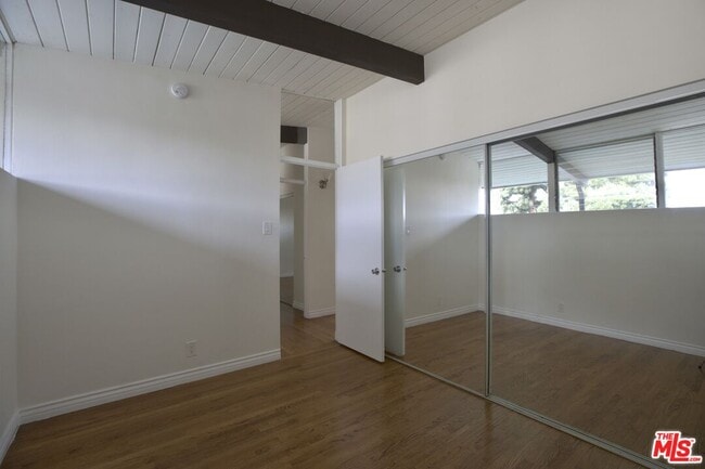 Building Photo - 11133 Rose Ave