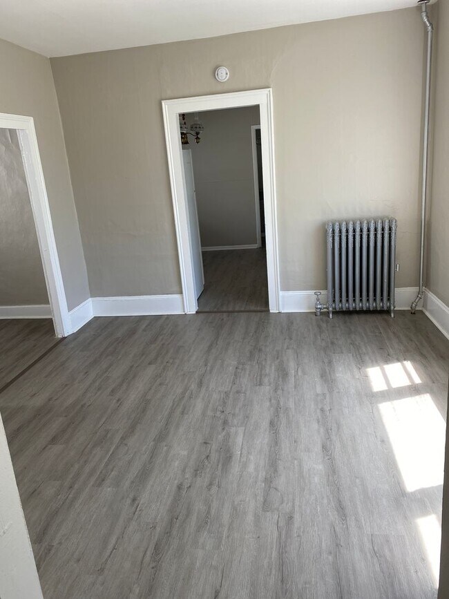 Building Photo - 3 BR, 1 BA House