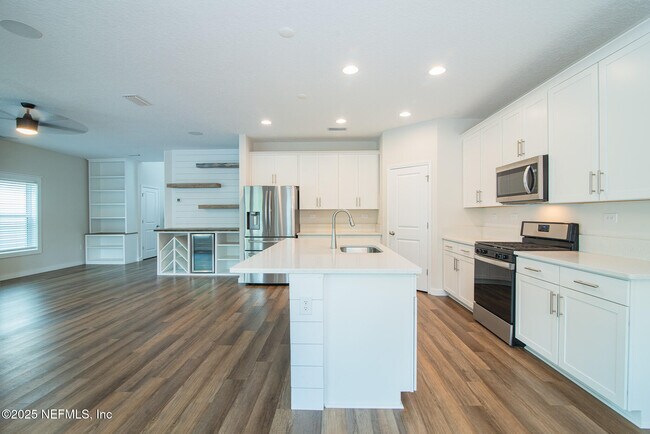 Building Photo - 690 Windermere Way