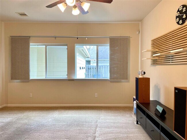 Building Photo - 14574 Empanada Dr