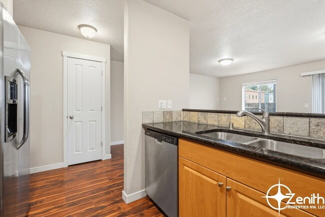 Building Photo - 5616 NE 74th Ct