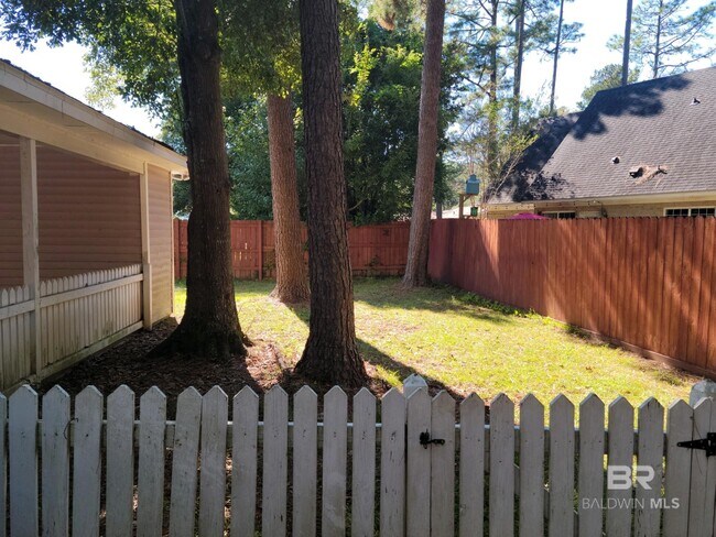 Building Photo - 459 Ridgewood Dr