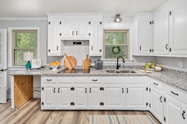 Building Photo - 10511 Lunswood Rd