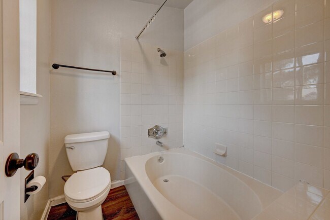 Building Photo - $2,800 - 3 Bed. 2.5 Bath Home with AC, Lof...