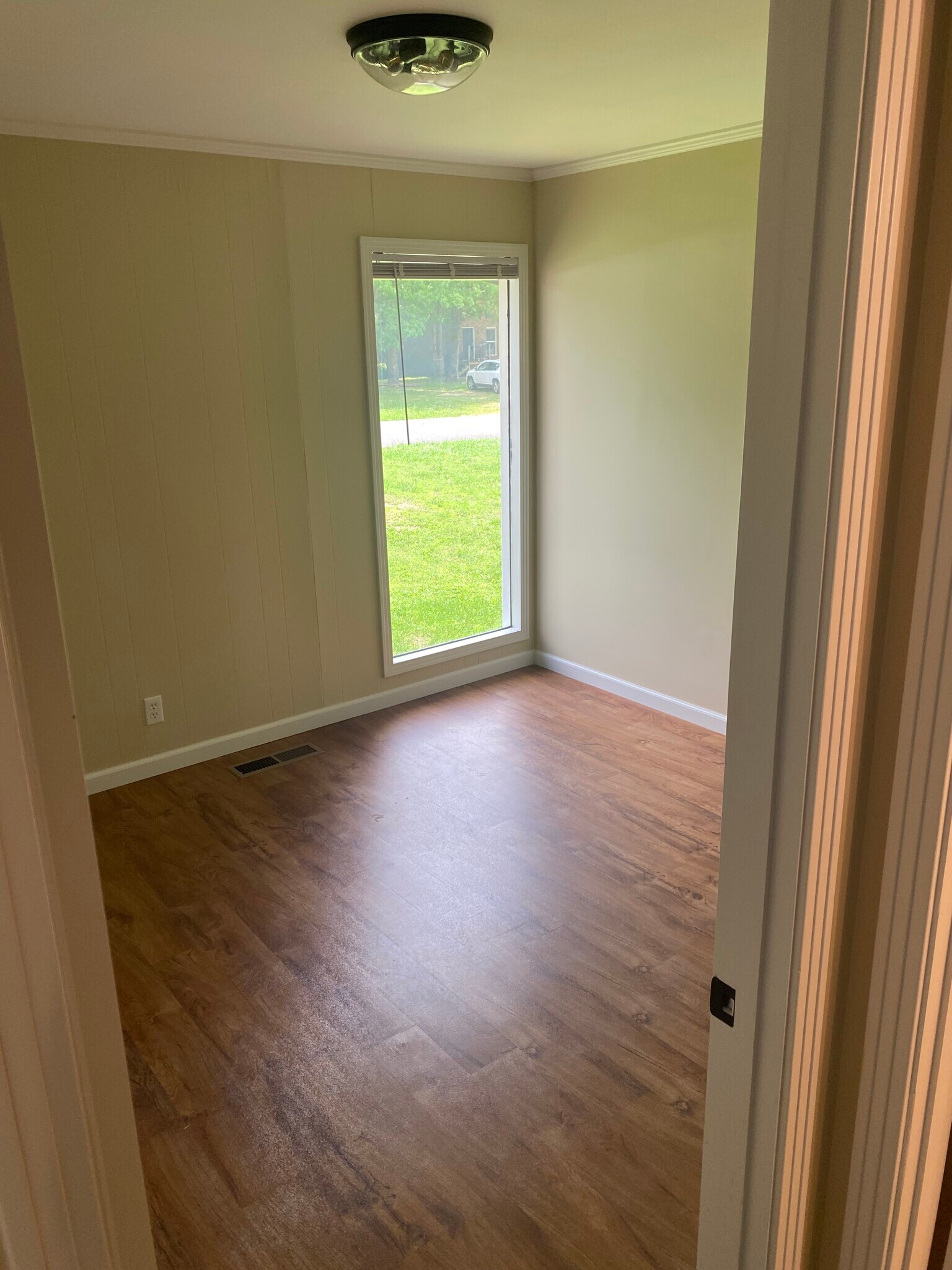 Building Photo - 1409 Stadium View Dr