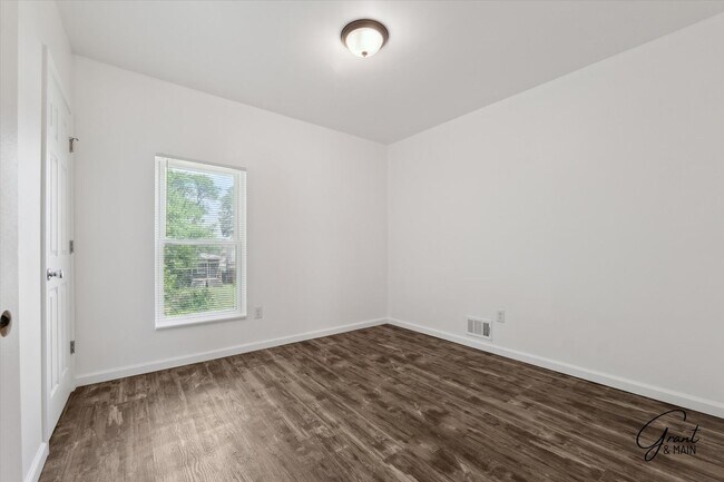 Building Photo - $1,995 - North End 4 Bedroom/ 1.5 bathroom...