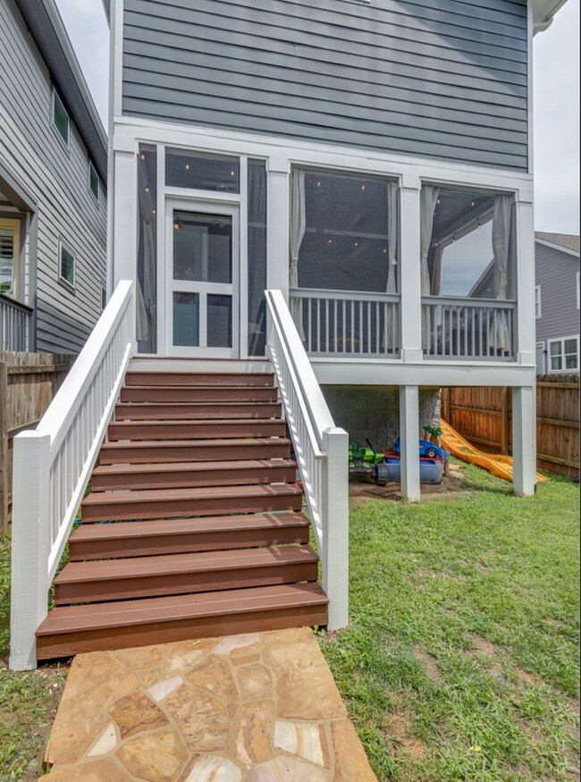 Building Photo - 2405 Chapel Ave