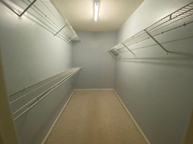 Building Photo - Price reduced**Move-in Ready!