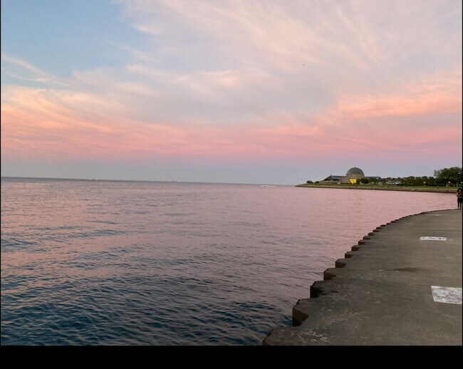 Building Photo - 1901 S Calumet Ave