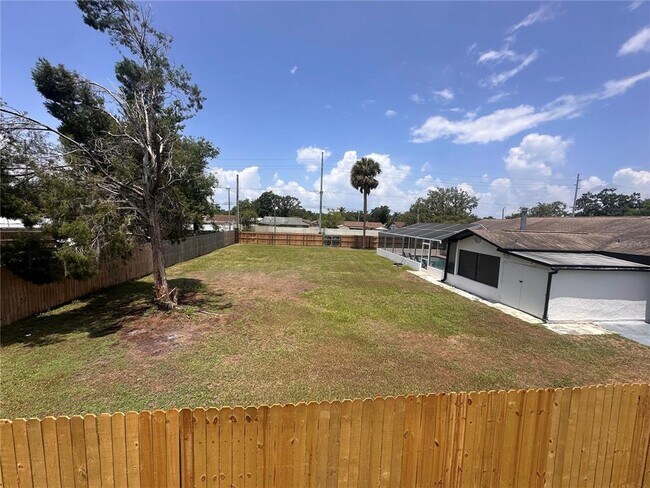 Building Photo - 3701 Southview Dr