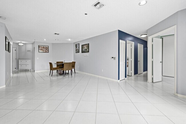 Building Photo - 5155 Europa Dr