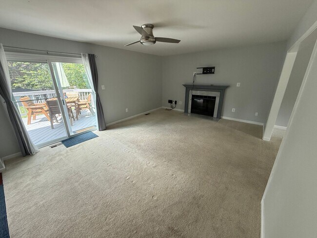 Building Photo - Gorgeous 5 Bed 3.5 Bath Single Family Home...