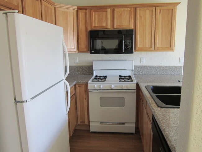 Building Photo - 1714 Lancaster Ave