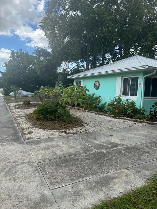 Building Photo - 521-512 12th Ave N