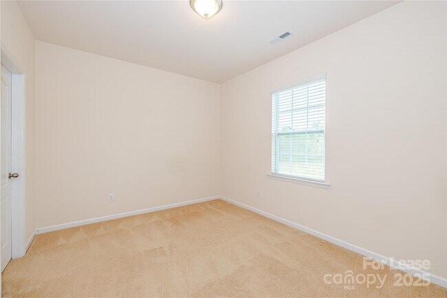 Building Photo - 2624 Snap Dragon Dr