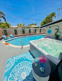 Building Photo - 4740 NE 18th Ave