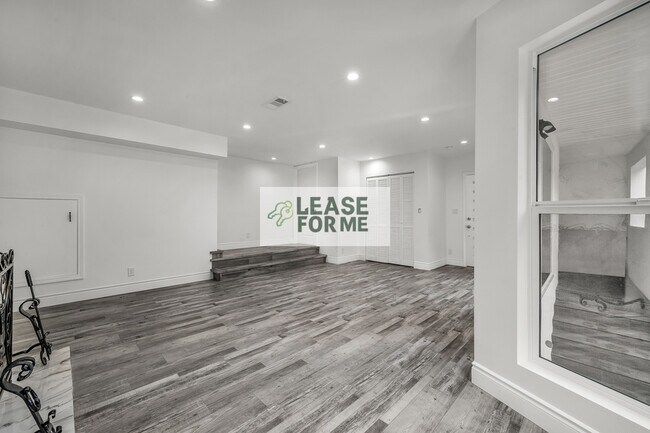 Building Photo - 9848 Portola Dr