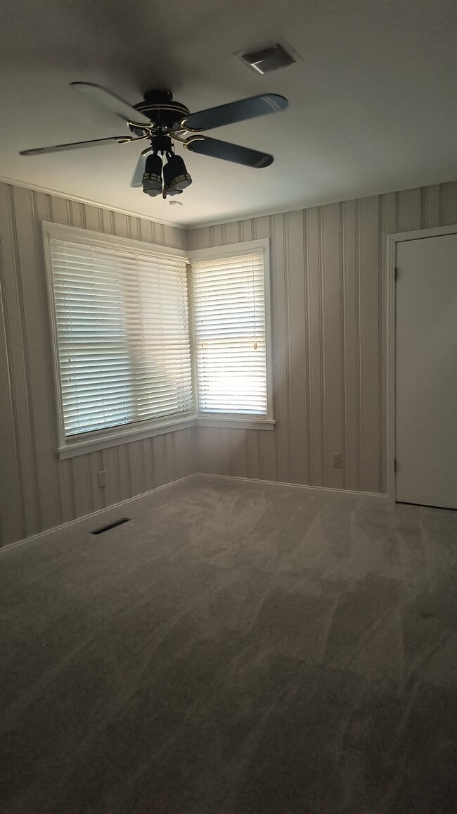Building Photo - 2 Southern Pines Dr